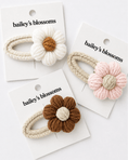 Load image into Gallery viewer, Crochet Daisy Clip - White
