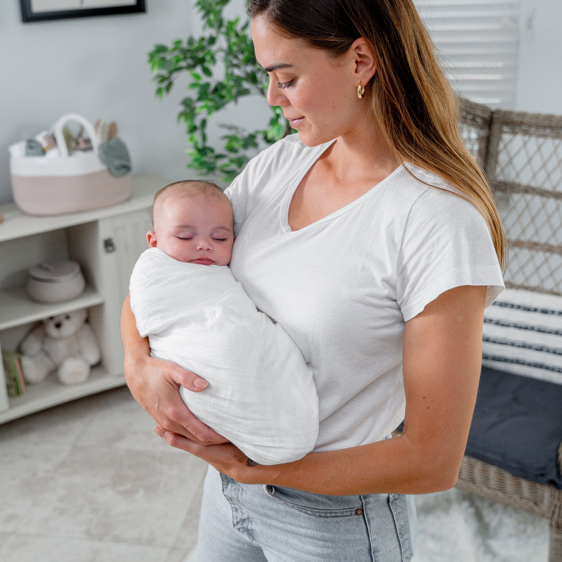 Muslin Swaddle Blanket in White, 2 Pack