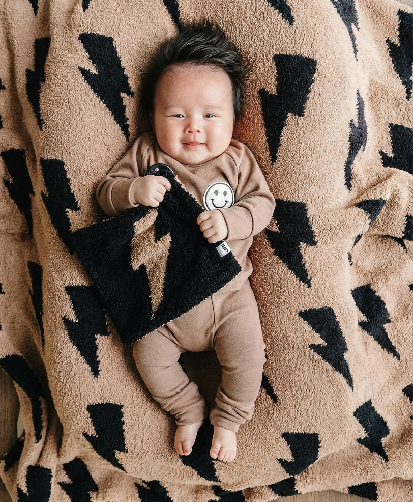 Lightning Bolt Fuzzy Blanket | Mocha