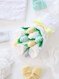 Load image into Gallery viewer, Neutral Dots Baby Gift Set

